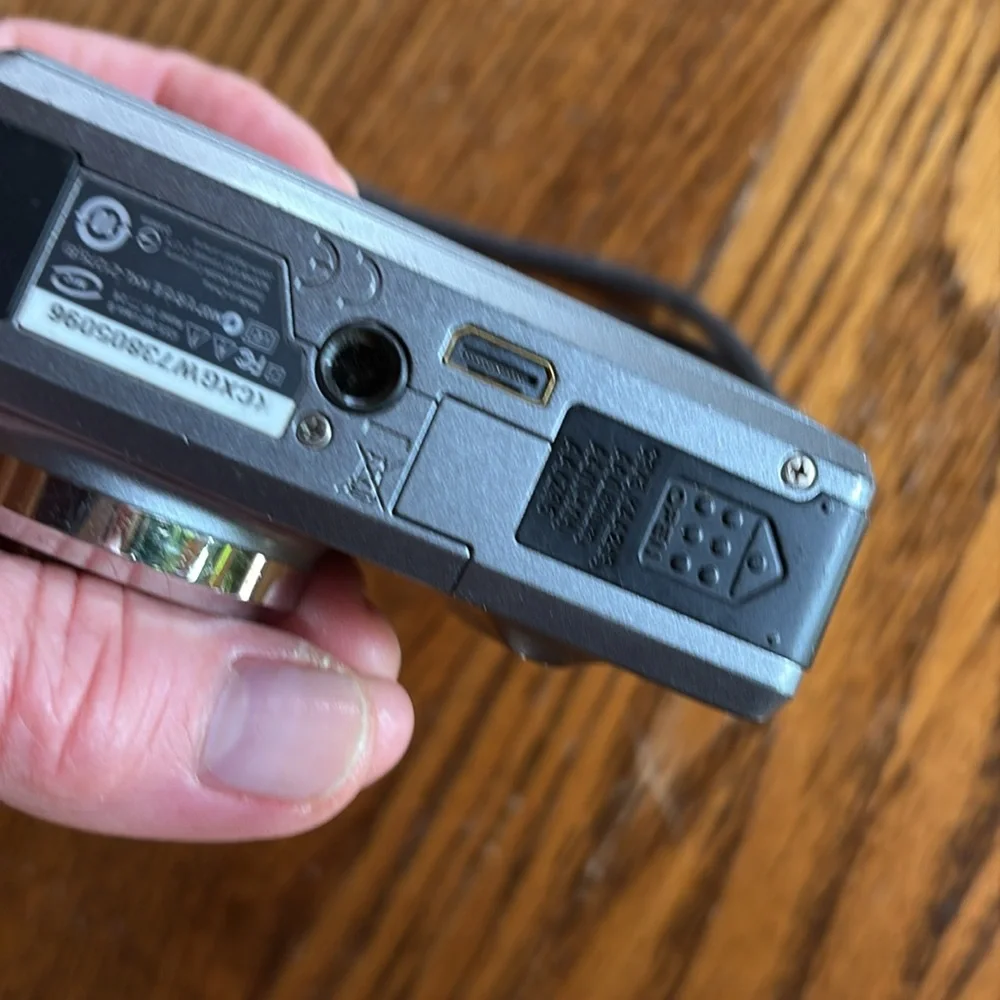 Kodak EasyShare Z1275 camera digital HD 5X optical zoom prop only flash works